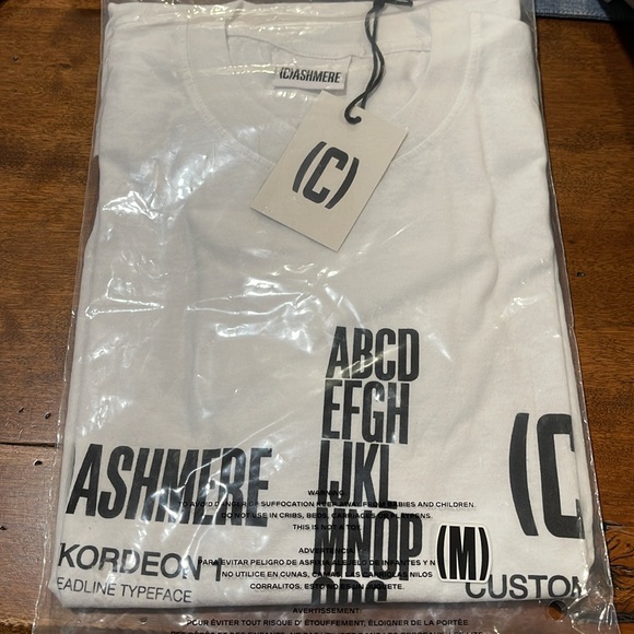 NWT Men’s Medium Cashmere Sound Typo Tee - Picture 3 of 5